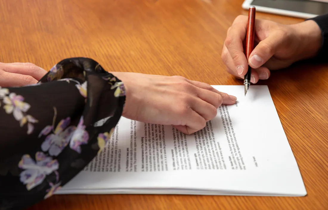 Beëdigde akte-van-naamswijziging-vertaling met stempel en handtekening — Ecrivus International