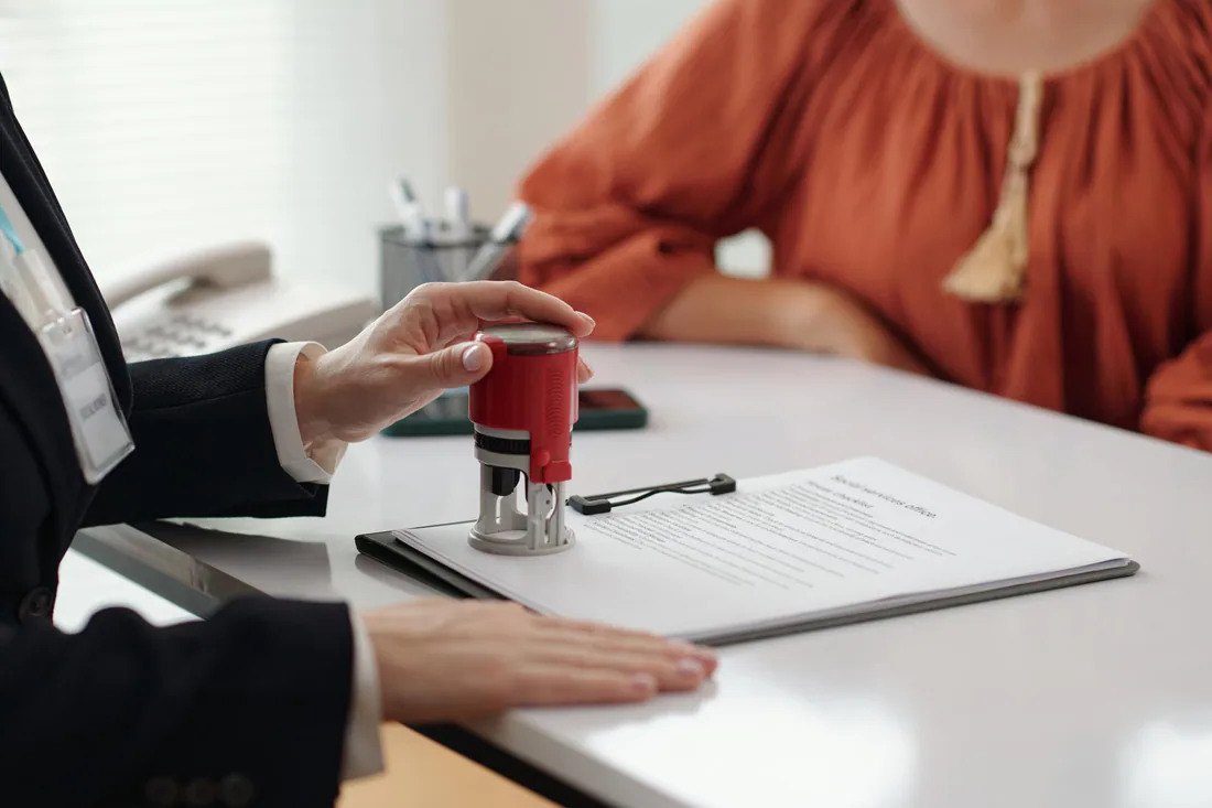Buitenlands contract beëdigd vertaald voor gebruik bij een Nederlandse rechtbank of notaris — Ecrivus International