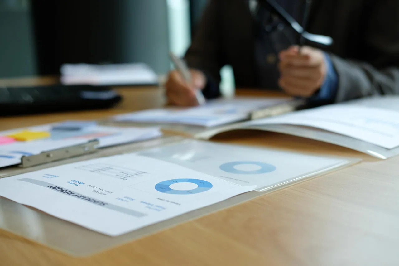Beëdigde vertaling van financiële documenten — Ecrivus International
